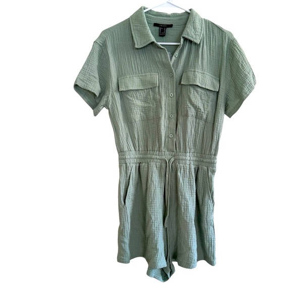 Forever 21 Shortall Romper Muslin Sage Green Short Sleeve Size M NWT - Picture 1 of 8